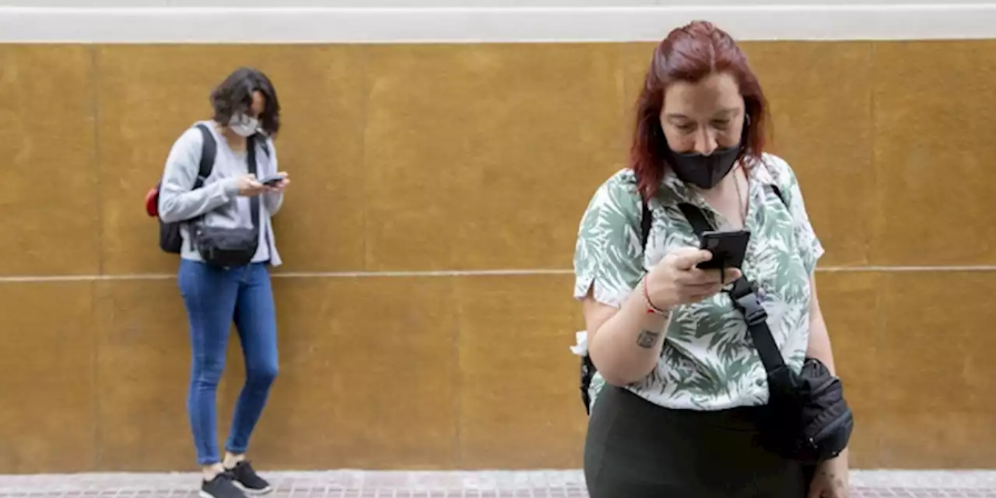 Imagen de la nota 'La Sociedad de las cabezas bajas'