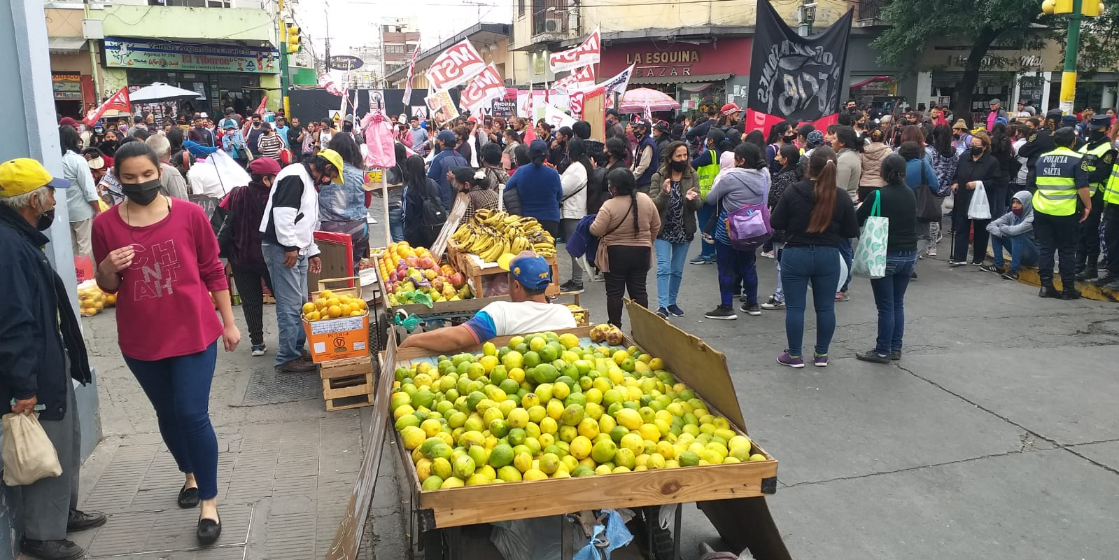 Imagen de la nota 'Salta: vendedores ambulantes exigen poder trabajar y el Municipio quiere "borrarlos"'
