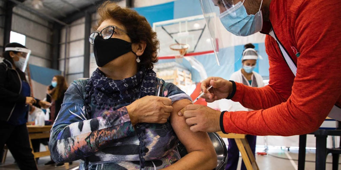 Imagen de la nota 'Vacunas, restricciones y expectativa '