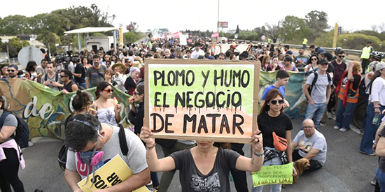 Imagen de la nota 'Una larga historia de incendios: Enfermar y envenenar por intereses económicos'