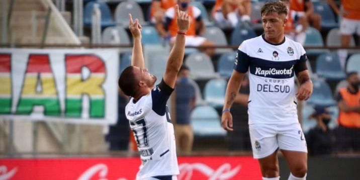 Imagen de la nota 'El lobo se hizo fuerte en La Plata y goleó a Talleres por 3-0'