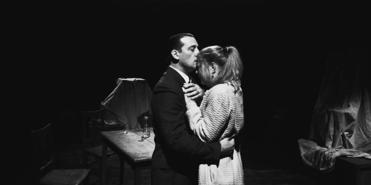 Imagen de la nota 'El Pensador Teatral recomienda: Fuera del Mundo, historia mínima de Raúl Brambilla'