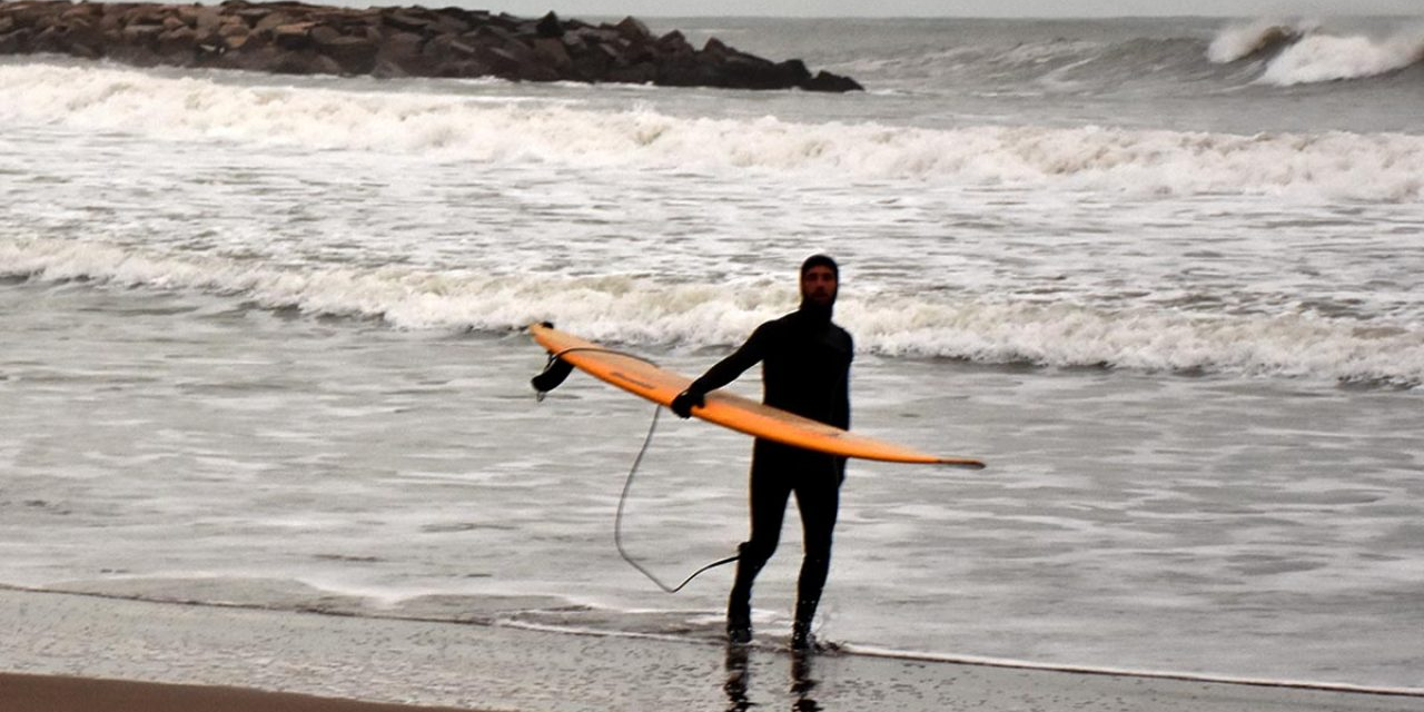 Imagen de la nota 'Mar del Plata: Volvió el Surf después de 105 días'