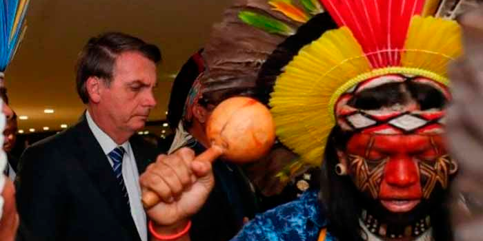 Imagen de la nota 'La corte suprema obliga a Bolsonaro a proteger a los indígenas del contagio de coronavirus'
