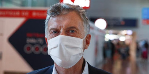 Imagen de la nota 'Hicieron fila para pegarle a Macri por la delirante nota de opinión que firmó'