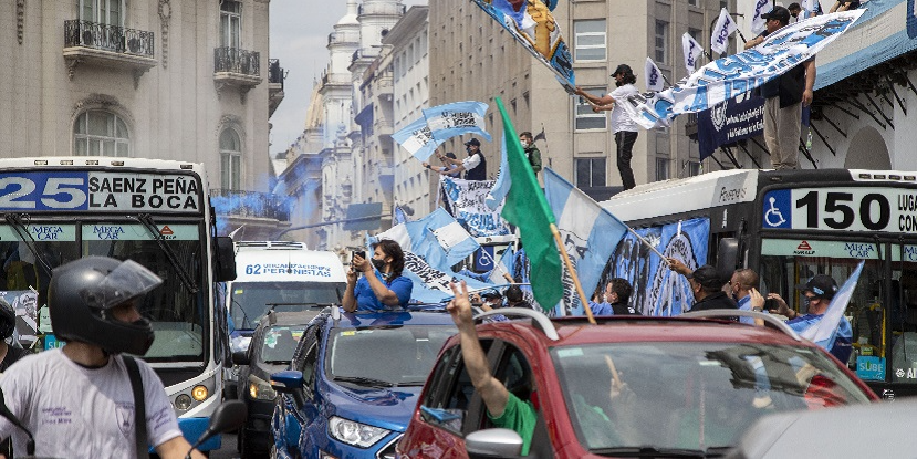 Imagen de la nota 'Poca virtualidad y mucha realidad: El 17 de Octubre se sintió en las calles'