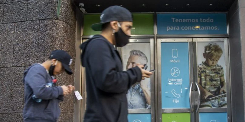 Imagen de la nota 'El 80% de los argentinos no puede soportar más aumentos en las tarifas de celulares'