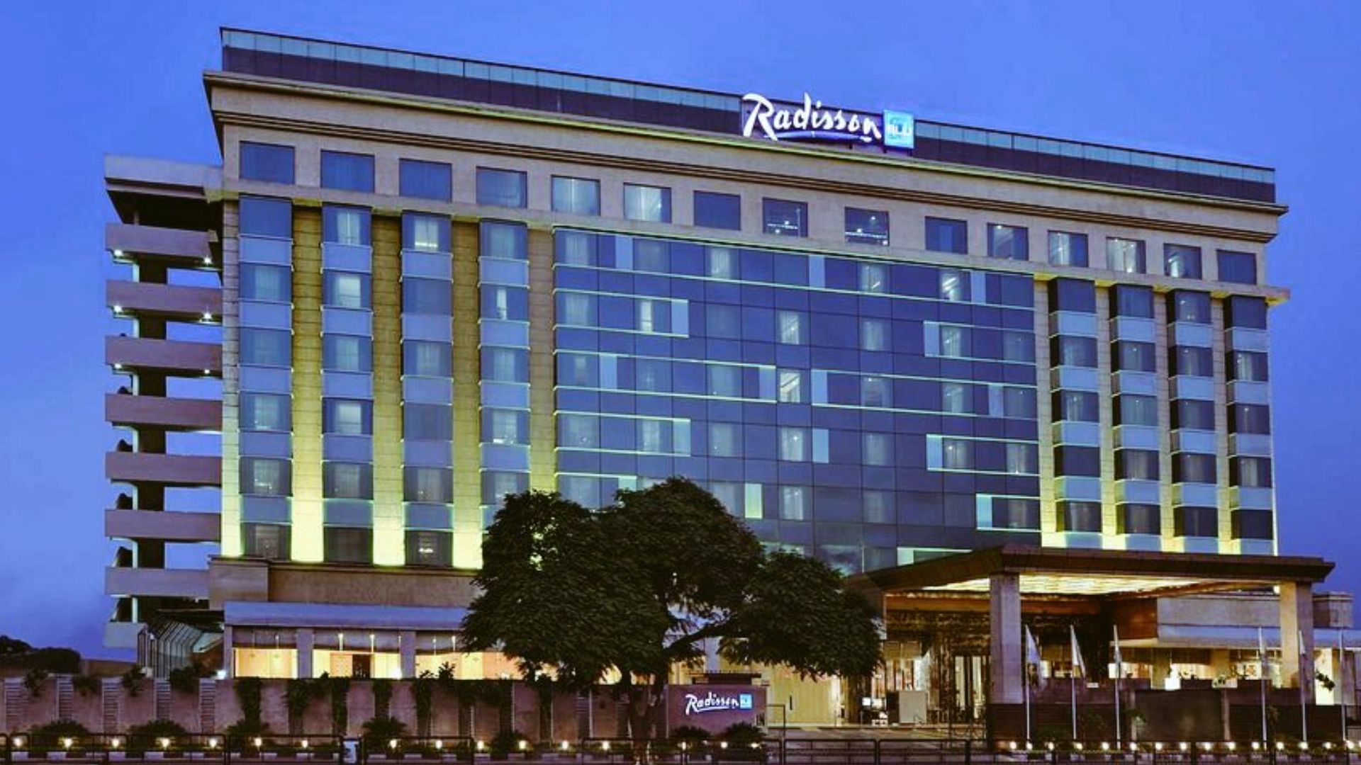 Panic Near Radisson Blu Mahipalpur After Loud Bang Amid Red Fort Blast Tension