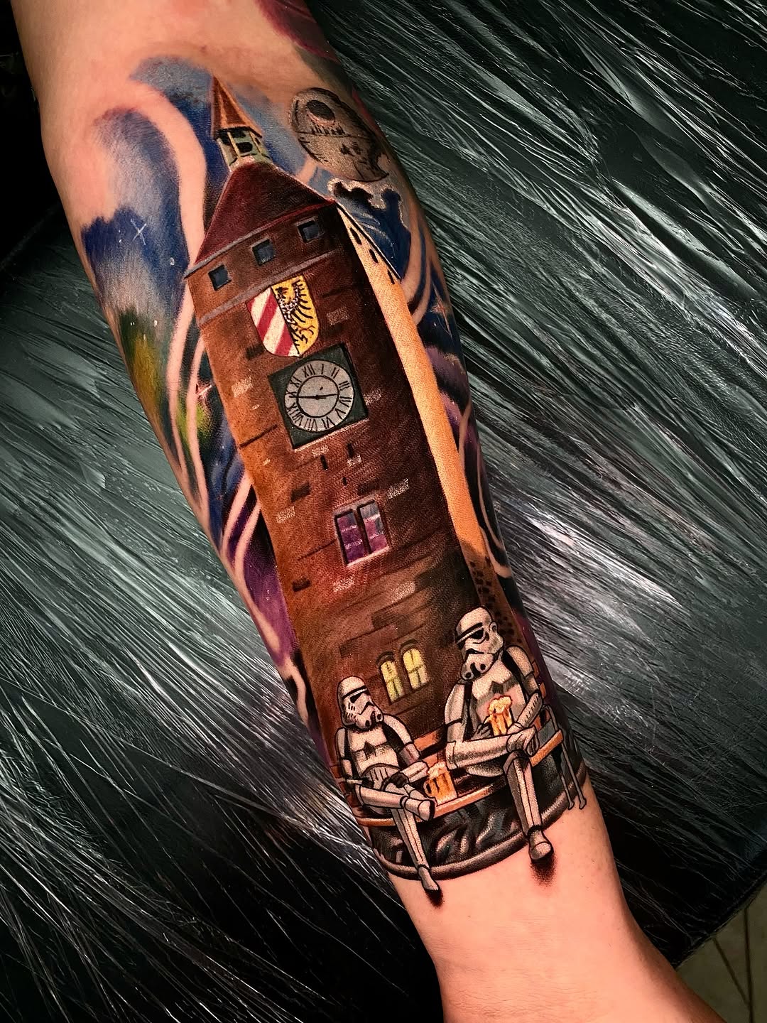 Einmal biertrinkende Sturmtruppler vor dem weißen Turm in Nürnberg bitte, kein Problem  

#ansbach13tattoo #realismtattoo #colortattoo #weisserturmnür