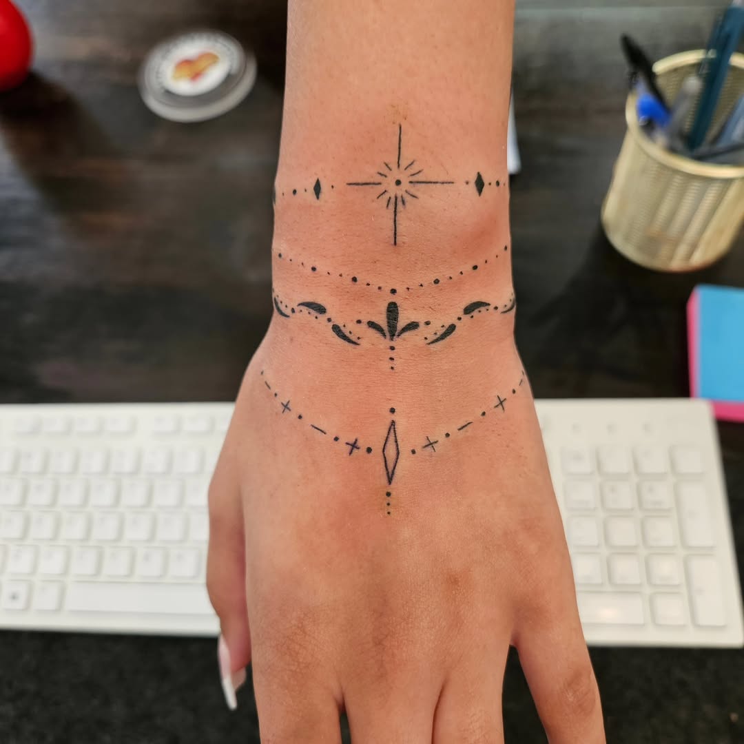 ✨️ Ornmental Tattoo ✨️
Thanks for looking and support  
.
.
@artbyalexarvizu
@lvgcvs 
.
.
#ink #inked #inklife #inkedup #ornanentaltattoo