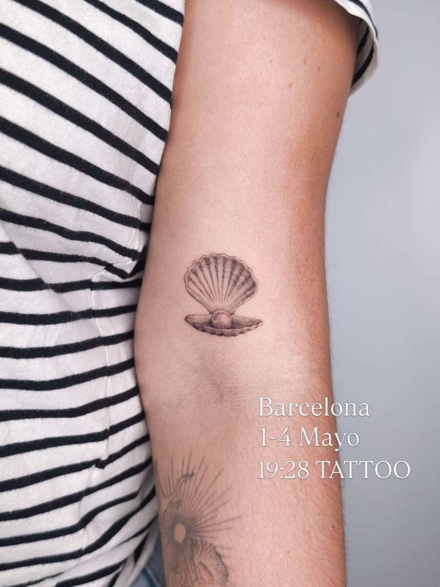 Tatuando en Barcelona del 1 al 4 de mayo en @1928tattoo escribe al DM o WhatsApp y reserva ✨
.
Algunos trabajos de Madrid 2026➡️
#tattoobarcelona #eur