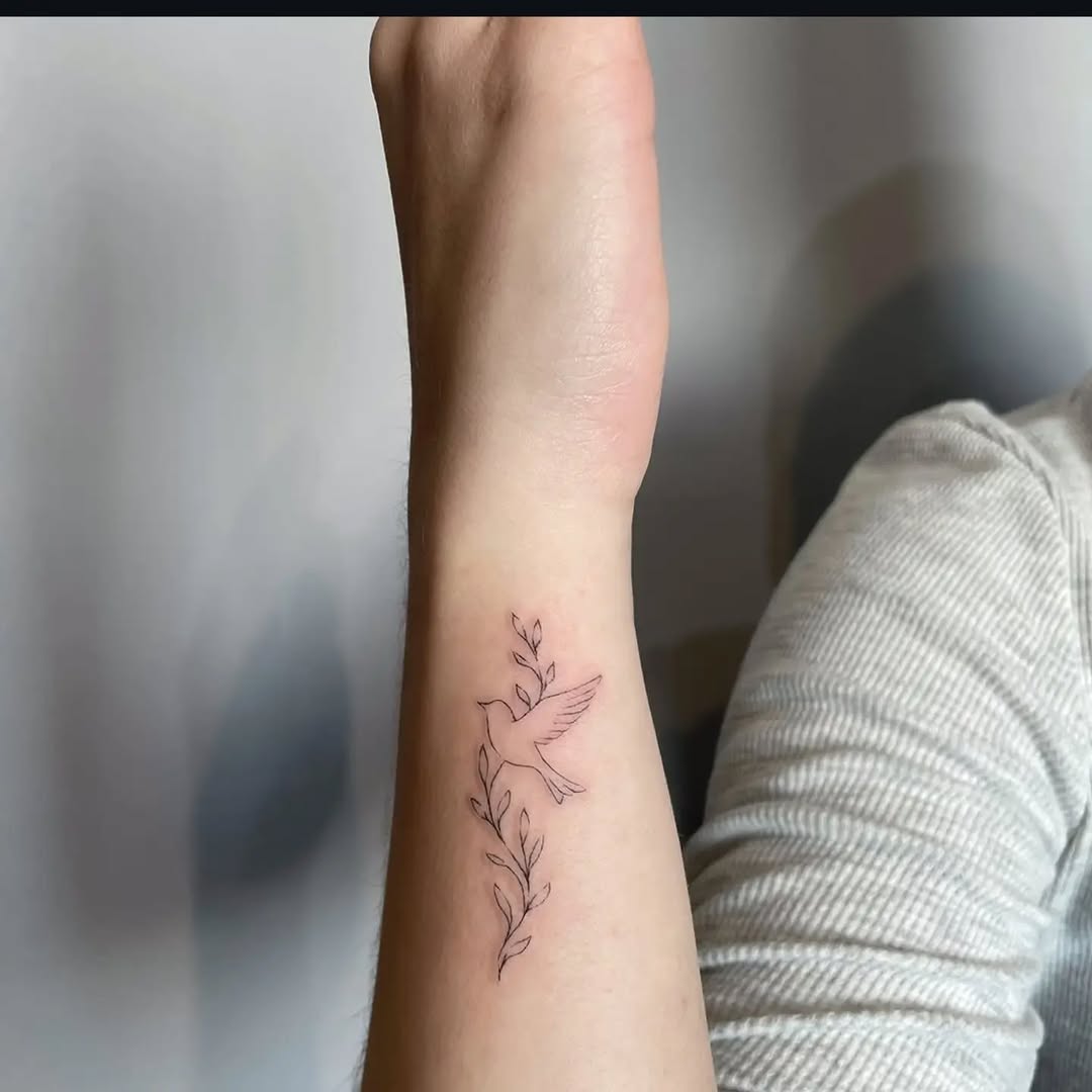 Done by @faithjohnsentattoo ! Visit our website to view more of her work www.athinlinetattoo.com 
#faithjohnsen #faithjohnsentattoo #athinlinetattoo #