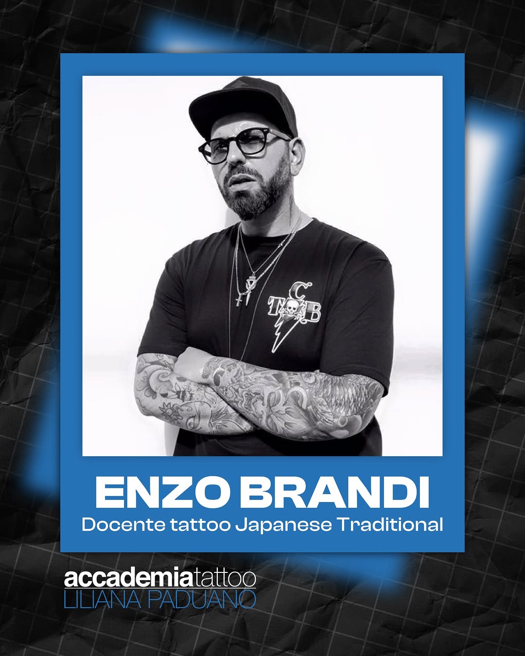  Annuncio ufficiale

Dopo tanta attesa, possiamo finalmente svelarlo: Enzo Brandi, maestro assoluto e punto di riferimento internazionale del Tattoo J