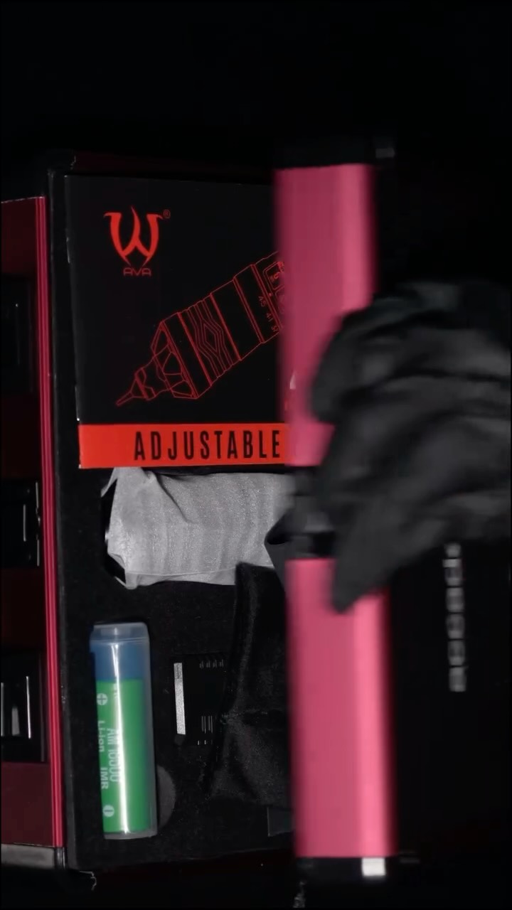 Scopri l'eccellenza del mondo del tattoo con il nostro Kit Tattoo professionale.

Preparato per i Tattoo Artist di talento, il kit comprende tutto ciò