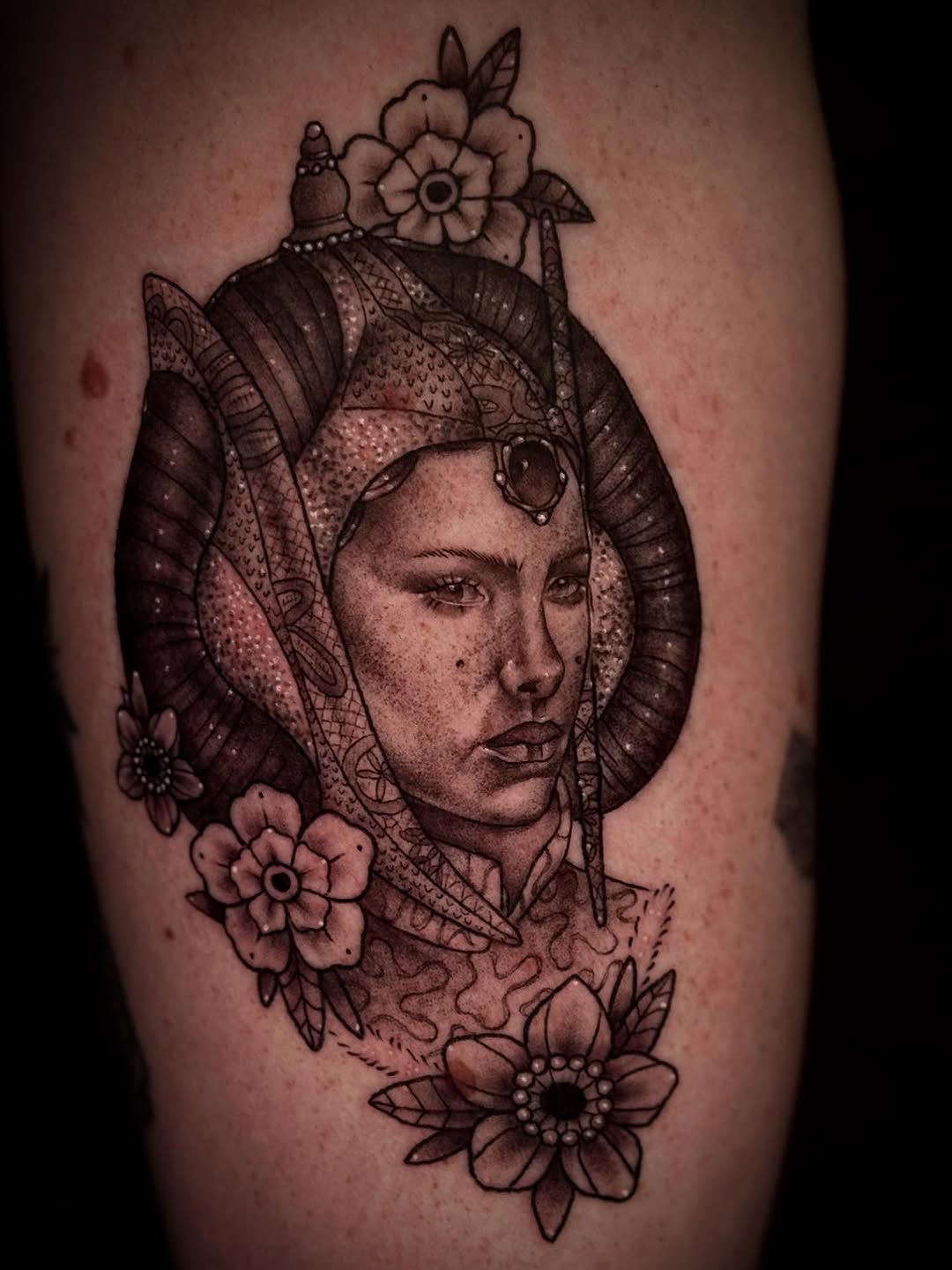 So honoured to create this Padmé piece for my pal thank you for trusting me with this ✨
.
.
♡ done at @troydens_custom_tattoos ♡
.
.
.
#padmeamidala #