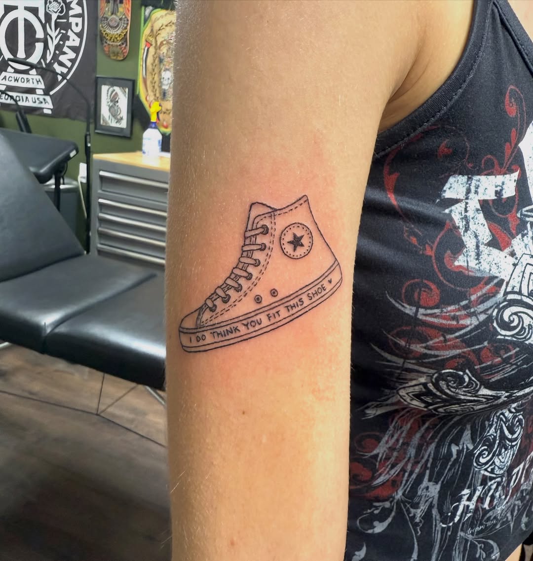 Converse tattoo by @_bonesss_1 

#acworthtattoocompany #ksu #gatattoers #converse #smalltattoos
