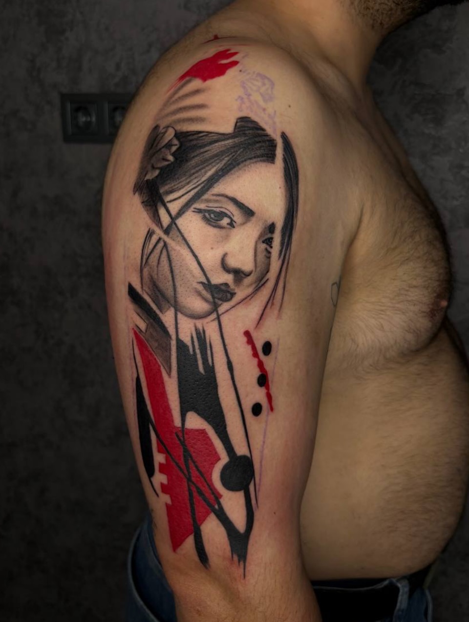 Kırmızı ve siyahı sevenlere özel ❤️‍ Kişiye özel tasarım ve ön görüşme için stüdyomuzu ziyaret edebilirsiniz!✨

Tattoo Artist: @tattoowithb 

Randevu 