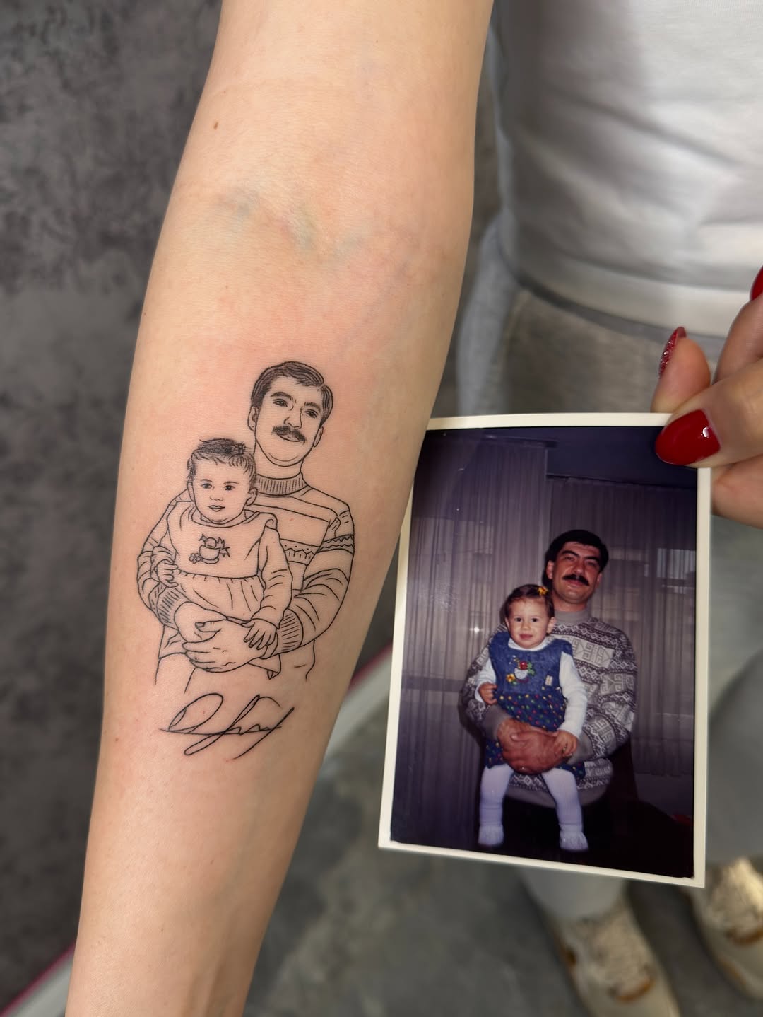 Müşterimizin istediği fotoğraf ile çok anlamlı bir dövme yaptık Siz de çizgisel portre yaptırmak istiyorsanız bizimle iletişime geçebilirsiniz!✨

Tatt