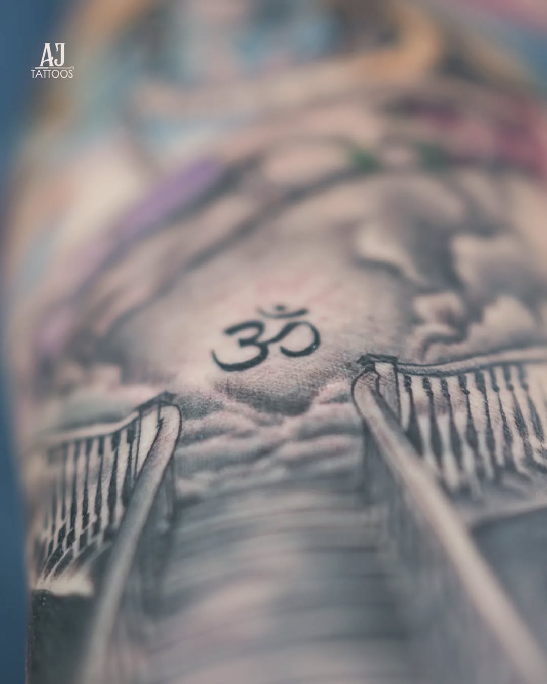 शिव

A sacred embodiment of stillness in motion — Lord Shiva, the cosmic force of transformation.
This piece flows with soft gradients, divine symmetr