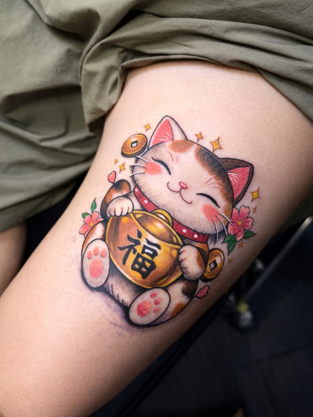 Huat lah!!! Thank you Catherine for your trust and support!

#fortunecat #manekineko #cute #thightattoo #bugistattoo