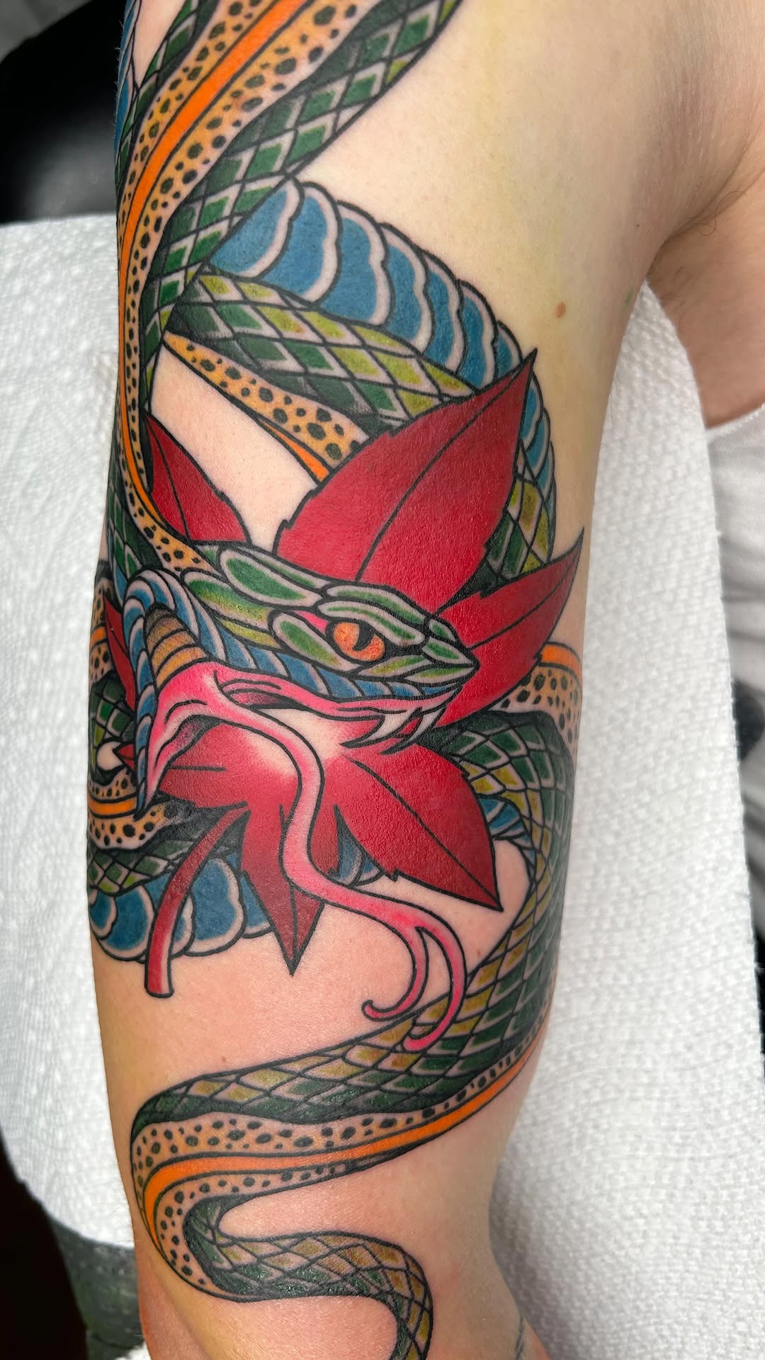 Two days back to back on this snake for Brian, thanks for toughing it out dude! For booking email me at AlexByrne.Booking@gmail.com 
Done at @famousst