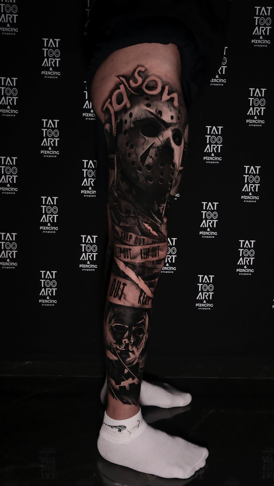 “A horror-themed full leg tattoo completed with deep contrasts, sharp details, and a powerful composition.” 
.
.
.
@atasehirtattoo 
@yigitartink 
@gol