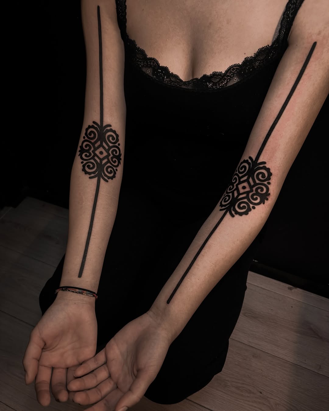 ✺ Symmetrical forearm ornamentals and freehand lines ✺

Ancona — April availability
Info and appointments 
DM o whatsapp 3478203397

#tattoo #ornament