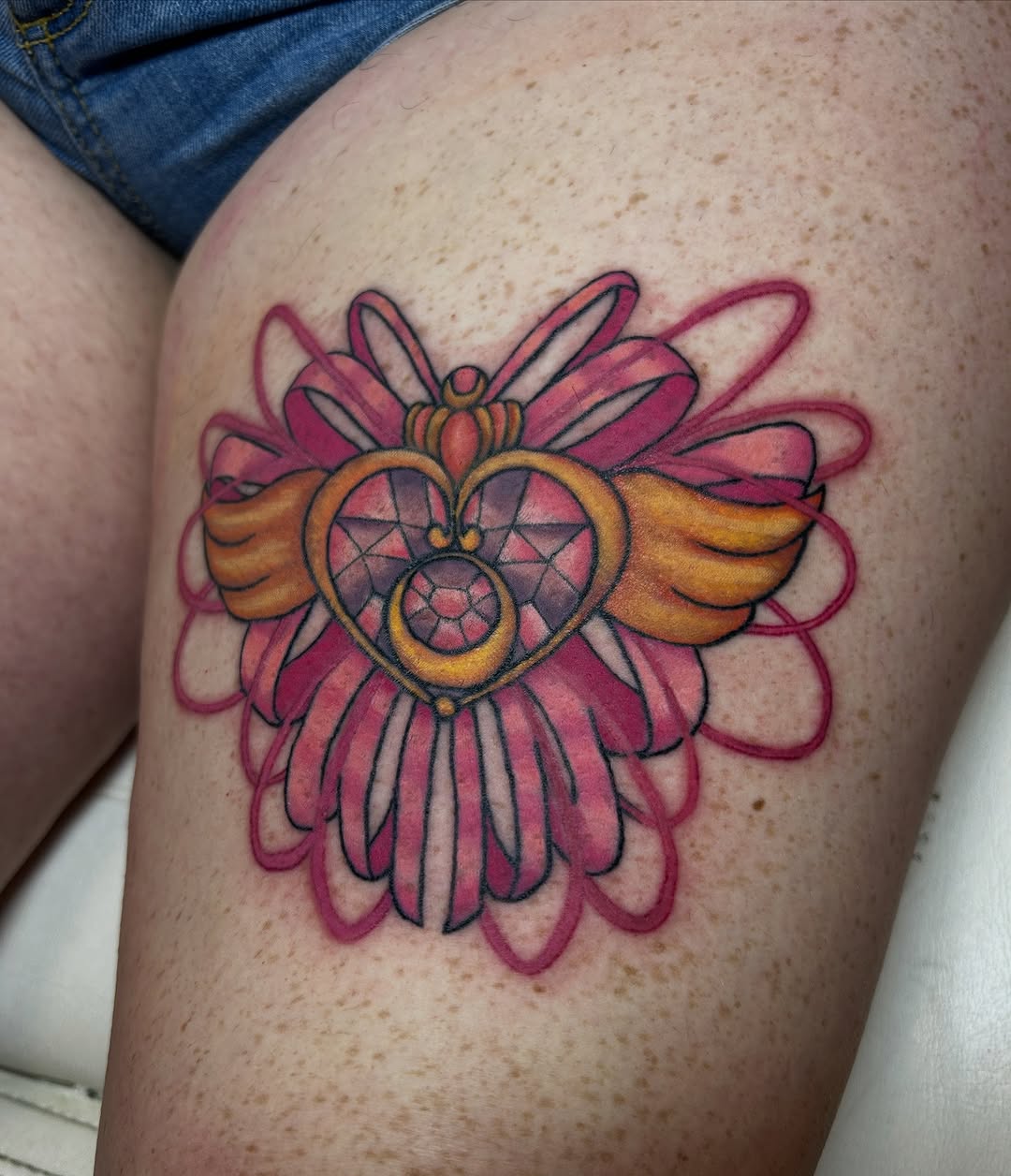 I had so much fun with this magical girl tattoo✨ It was inspired by one of my favorite nostalgic shows, and I’m really proud of how the colors turned 