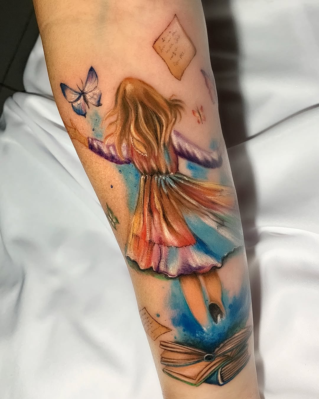 Ela veio das páginas de um conto esquecido — envolta em borboletas e versos ao vento …  dançando com a água ❤️  

Prazer ! Meu nome é Aline mais conhe