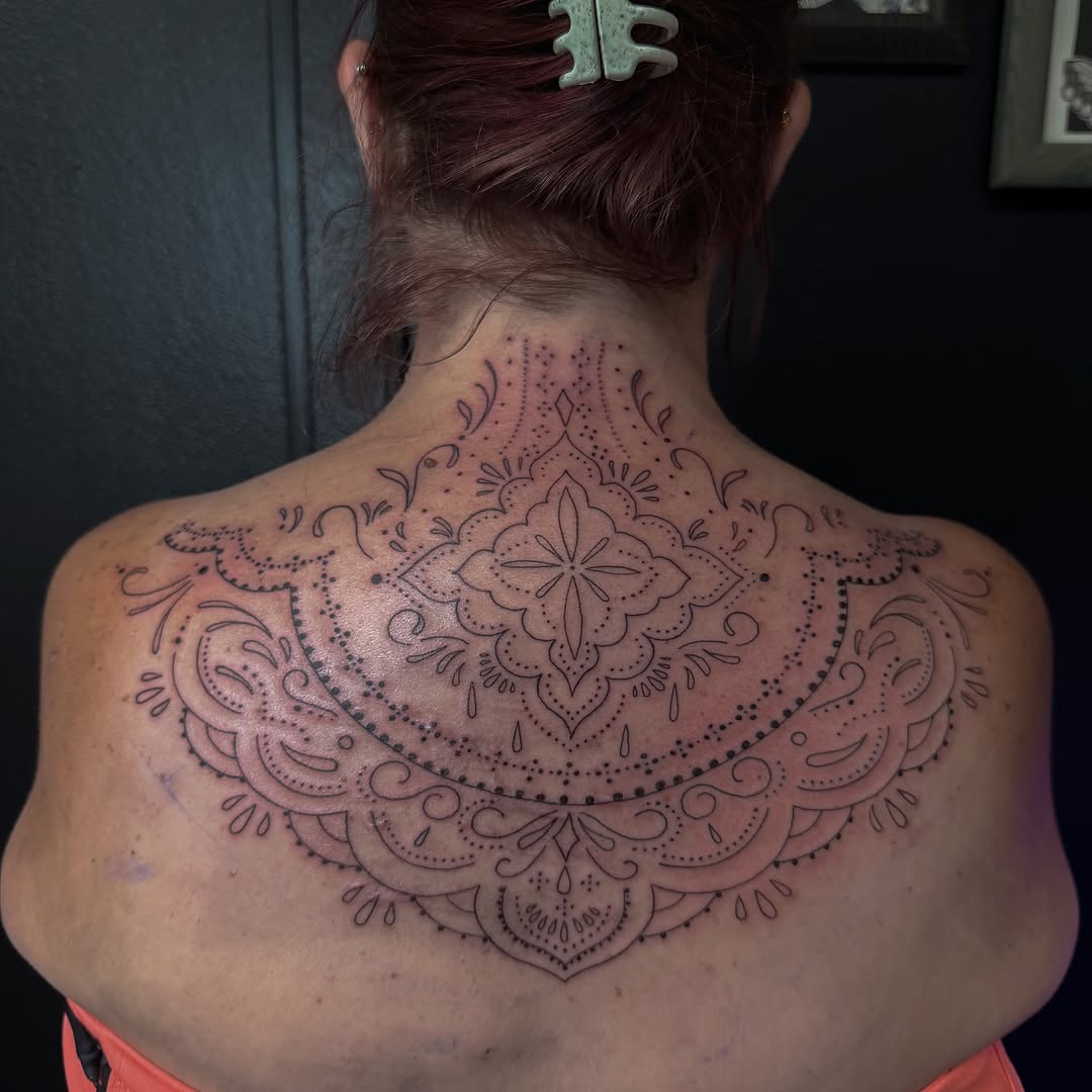  millions of dots for @caitlindale08  #inked @blacksheeptattooaz 

#tattooshop #blackandgreytattoo #fineline #tattooist