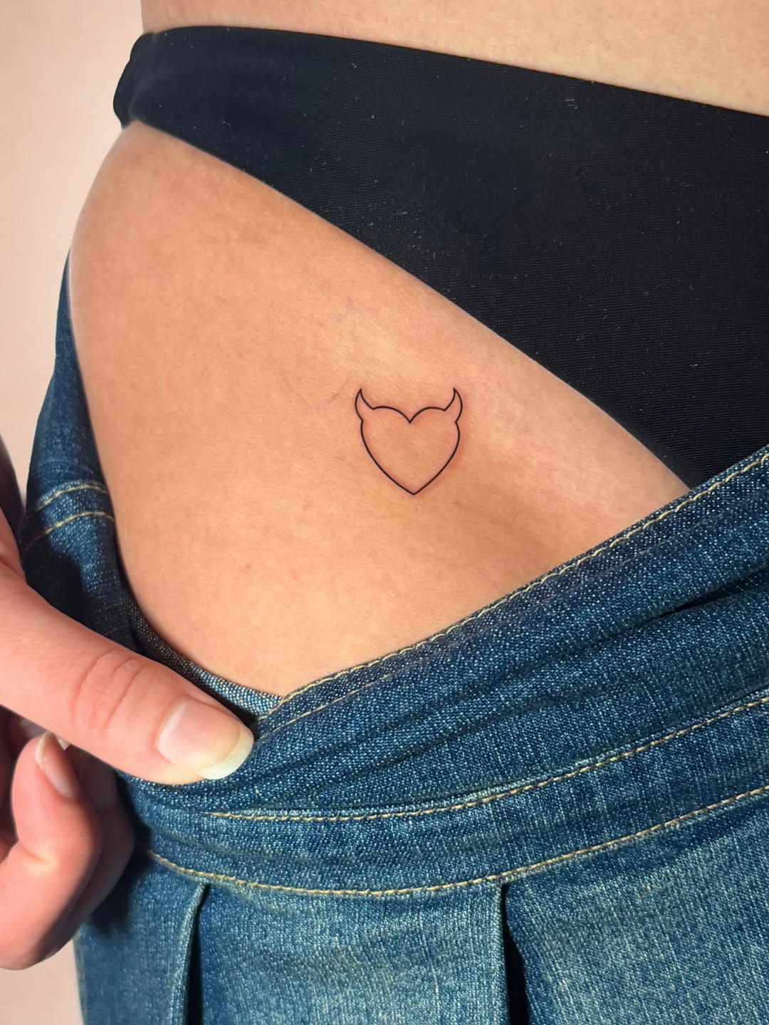 Just did this little one recently  #tattoola #latattoo #walkintattoo #smalltattoo #minitattoo