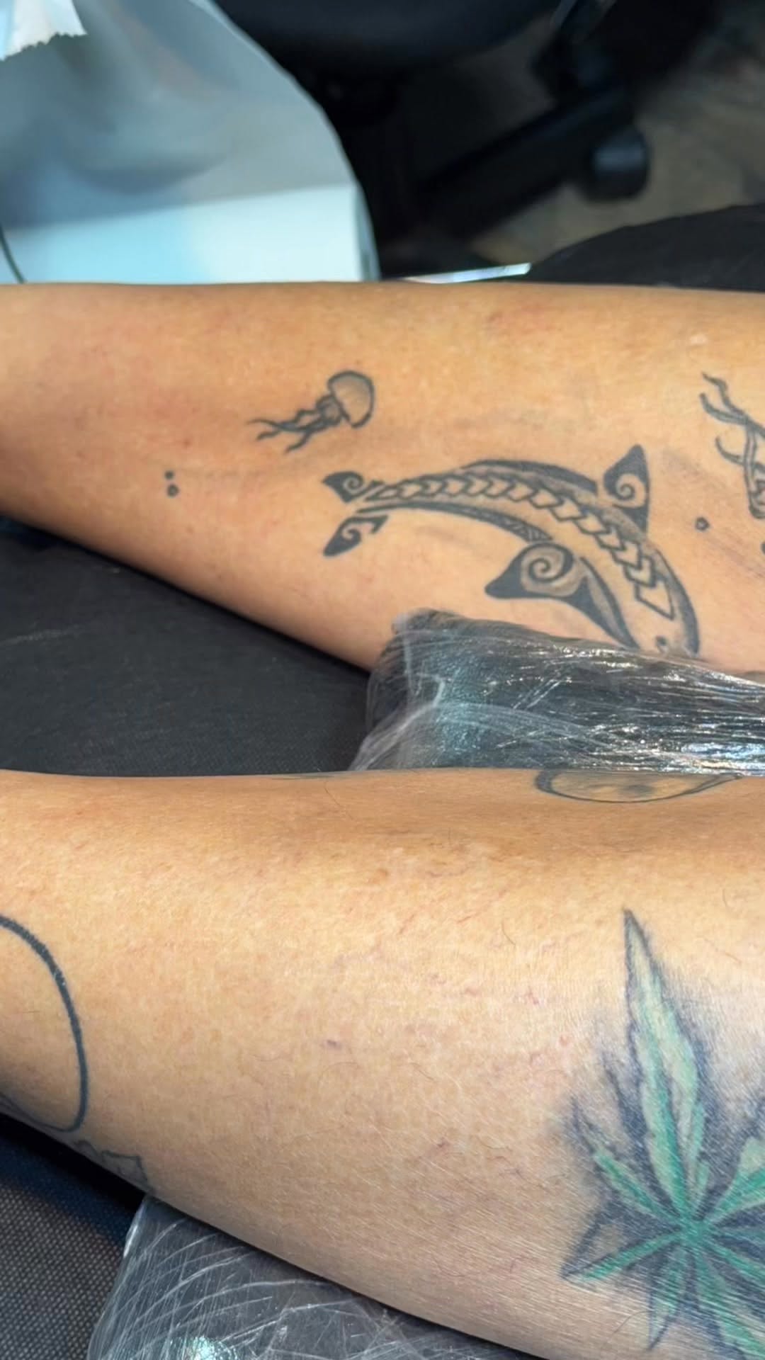 יש יד חופשית כשנותנים לך לעשות מה שאתה רוצה… אז אתה מצייר את זה קודם ועובר על הקוים.. זה הרגיל
ויש יד חופשית