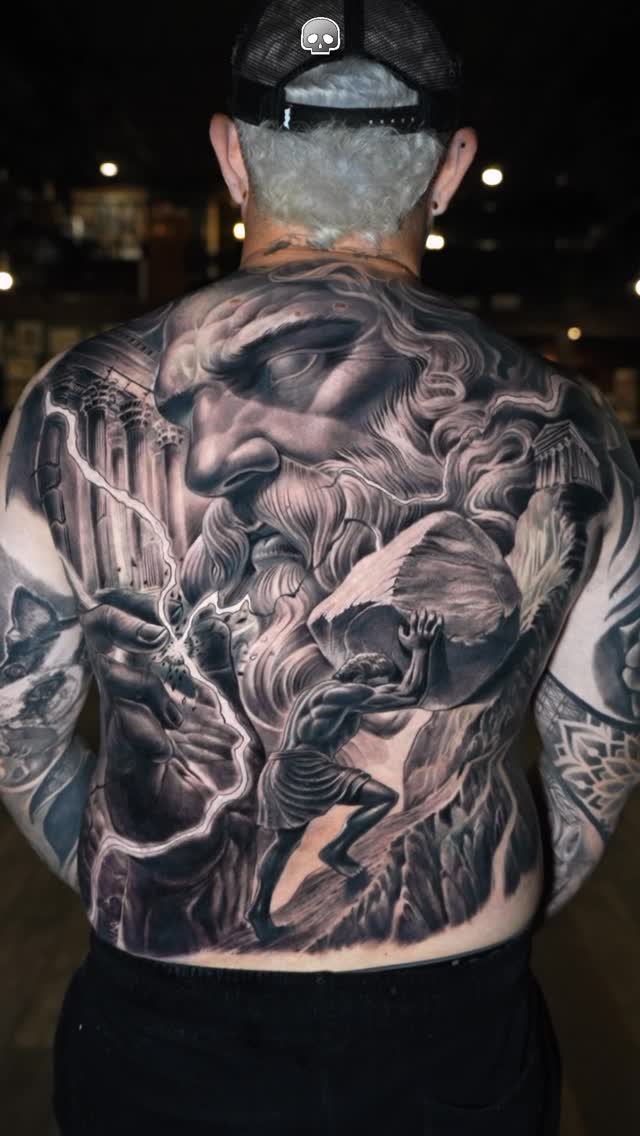 Espalda completa 

Cuatro sesiones para este proyecto, aún nos falta darle unas tocadas más cuando esté completamente cicatrizado, pero quería poder m