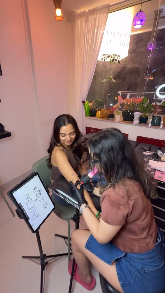Tattooing @ahsaassy_ was such a fun experience - we worked on a Wish You Were Here Pink Floyd line and the cutest little Japanese fan tattoo. Simple, 