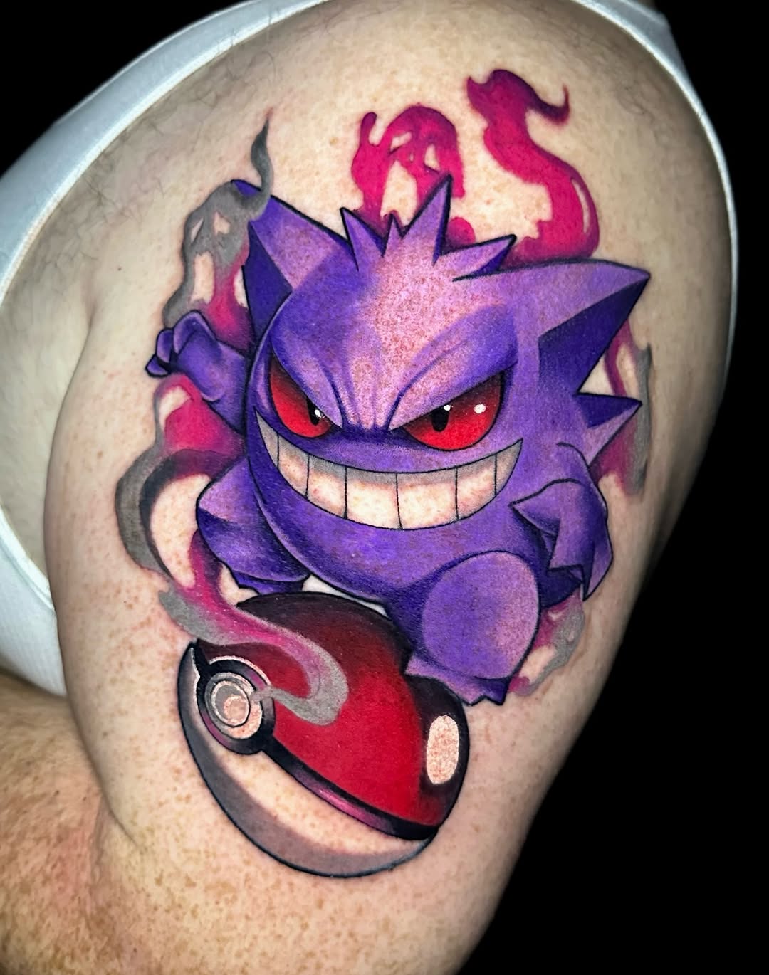 Certified spooky boi 
If you’d like to book an appointment click the link below or stop by @ravenandrosetattoo 
https://venue.ink/@anamaetattoos
#geng