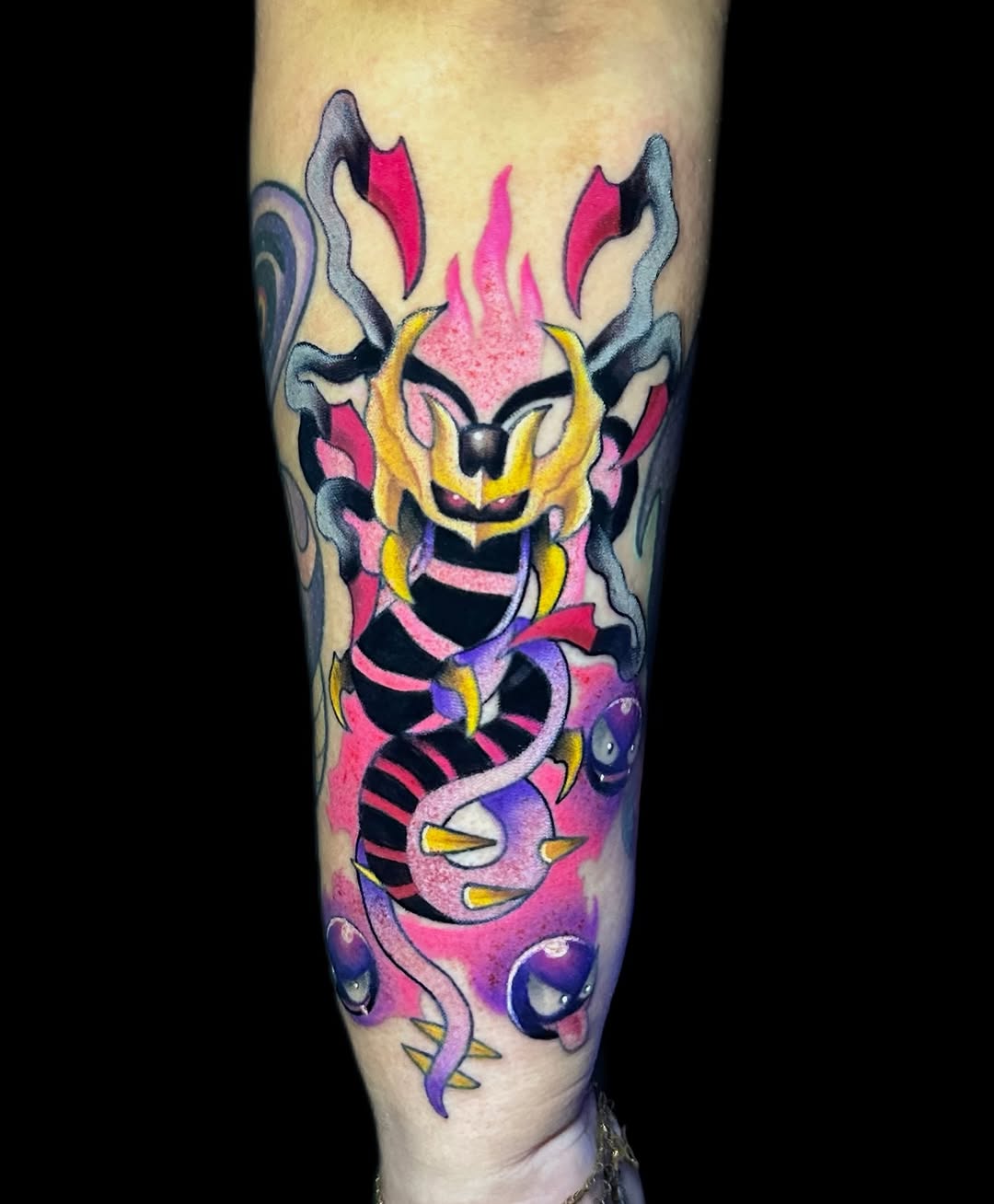 Giratana with Ghastlys 

If you’d like to book an appointment click the link below or stop by @ravenandrosetattoo 
https://venue.ink/@anamaetattoos
#t