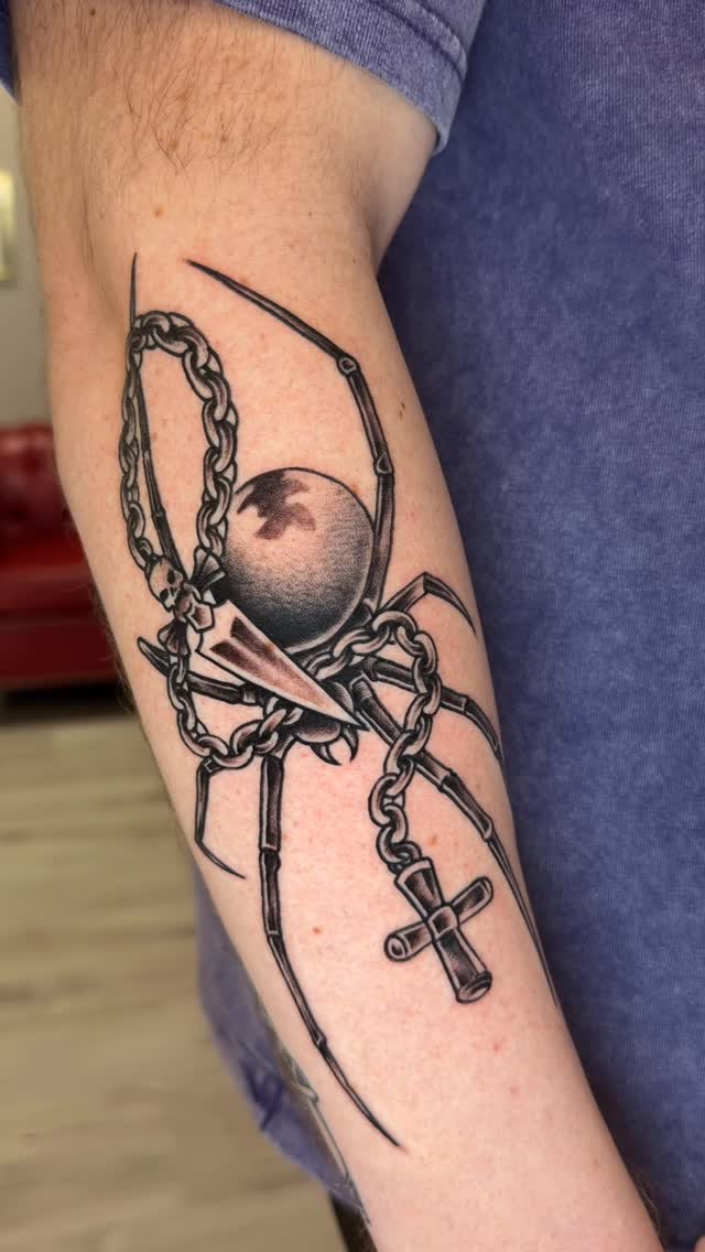 Fun little combo!! Thanks for looking. 
@izaiah.__ always wants cool shit!! 
Books are always open!!