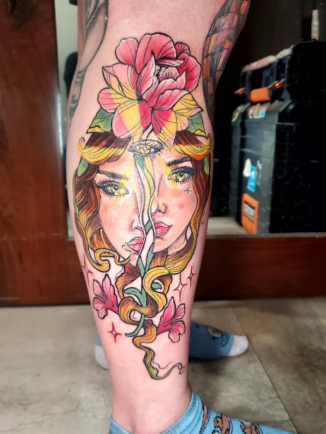 Eye love when I get full creative freedom ❤ 

#neotraditionaltattoos #colortattoo #ladyheadtattoo #ladytattooers #neotraditional #tattoostyle #flowert