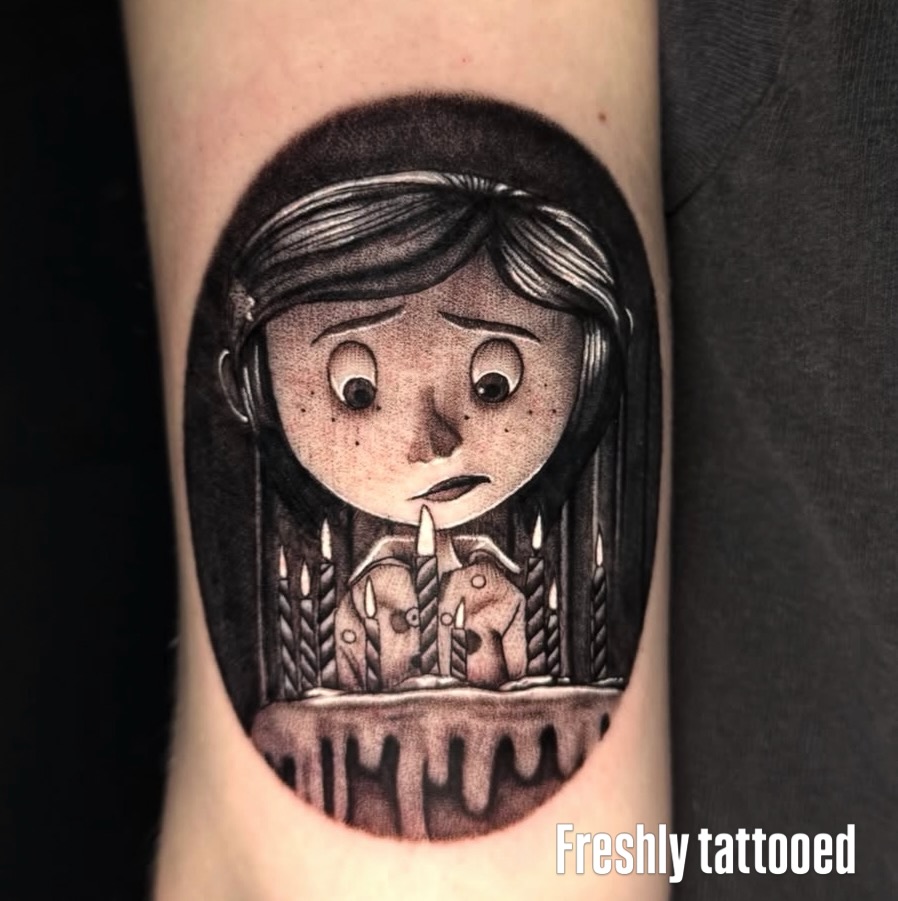 Check out this #Coraline tattoo  freshly done vs. fully healed — the detail held up beautifully! ✨

Arlington Ink 
Open 6 days a week!

 Sunday: 12–6 