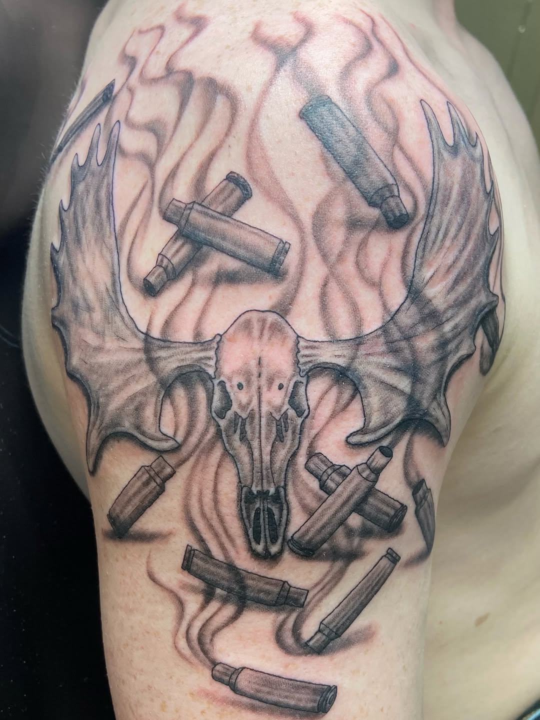 Ouch! Hands and fingers by Artist @kelly_a_mohr Studio @art_in_motion_tattoo #handtattoo #wasillatattoo #wasillaalaska #matsuvalley #palmeralaska #tat