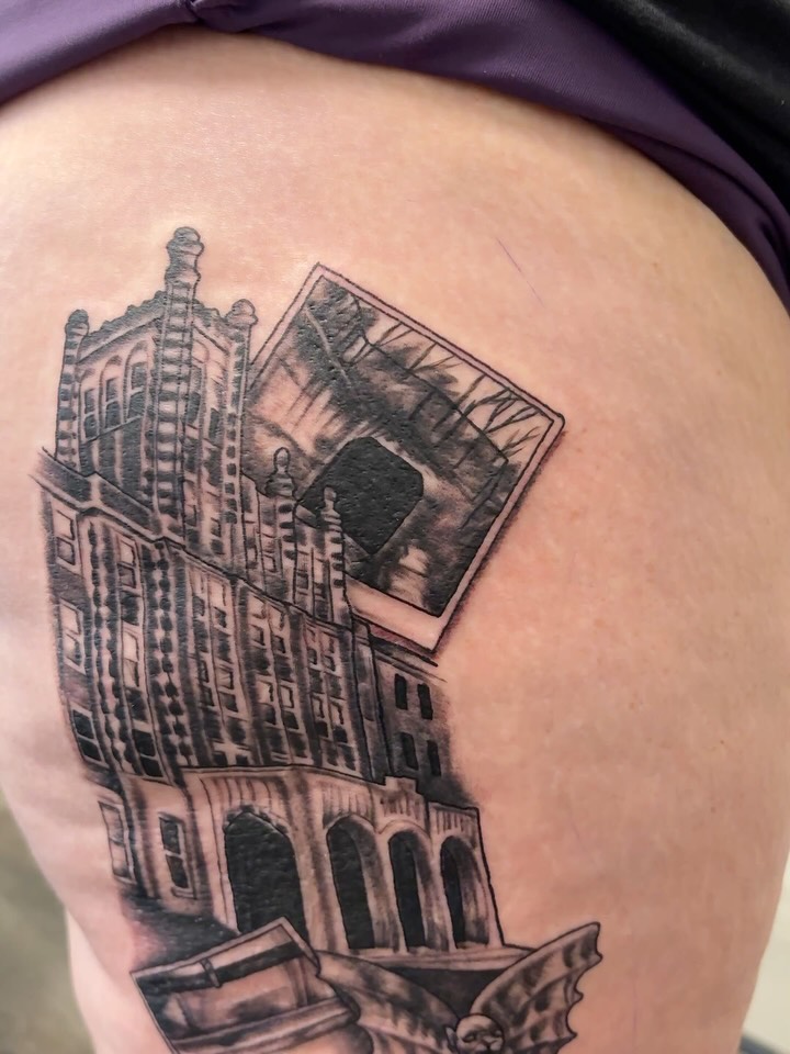 A tribute to #waverlyhillssanatorium in Louisville Kentucky. Carmen is so cool and we both love stories about this super spooky place. (Swipe to see m