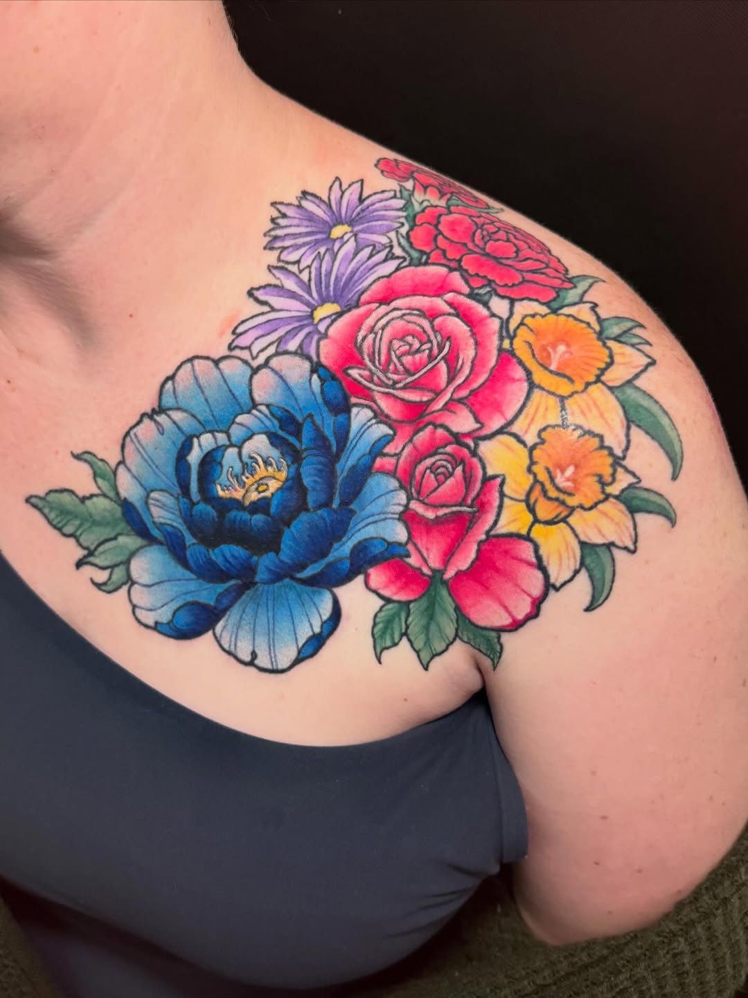 Got to finish up the floral cover up, peony and roses are fresh but everything else is healed, super happy with how it came out. Swipe to see what it 