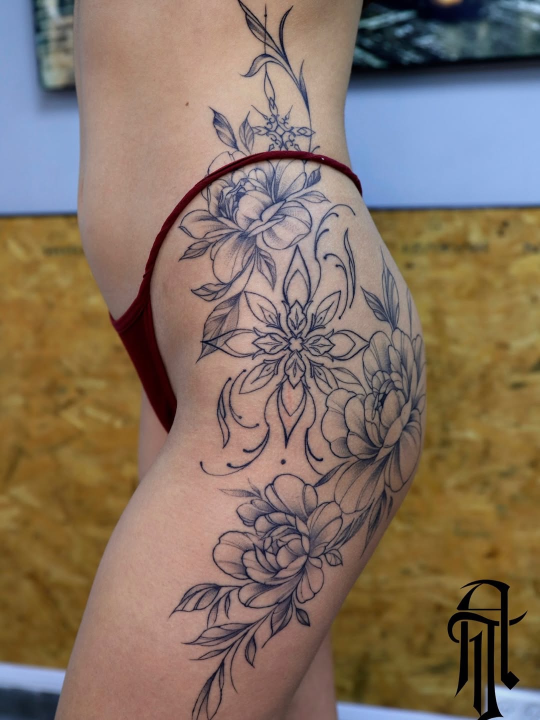 עבודה חדשה שיצאה מהסטודיו קעקוע צד גוף עדין, מורכב ומחמיא בצורה יוצאת דופן. ️ לתיאום תור שלחו הודעה :)