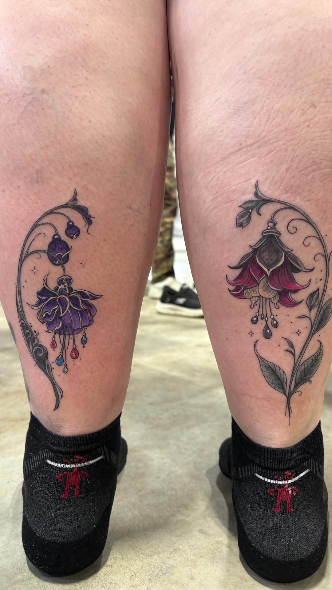 It’s flowers over here  @inkspirationfestival client @karengetsfit Machine @fkirons ink @allegoryink @industryinksusa glide and soap @crybabytattoopro