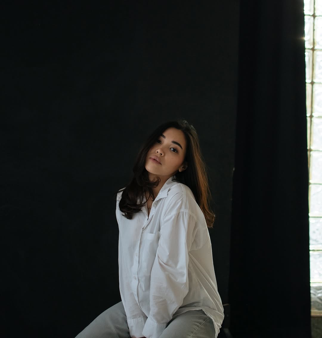 Небольшой пост-знакомство! 

Меня зовут Алтыншаш, я твой тату-мастер ✨

Всю свою сознательную жизнь я посвятила творчеству и рисованию. За моими плеча