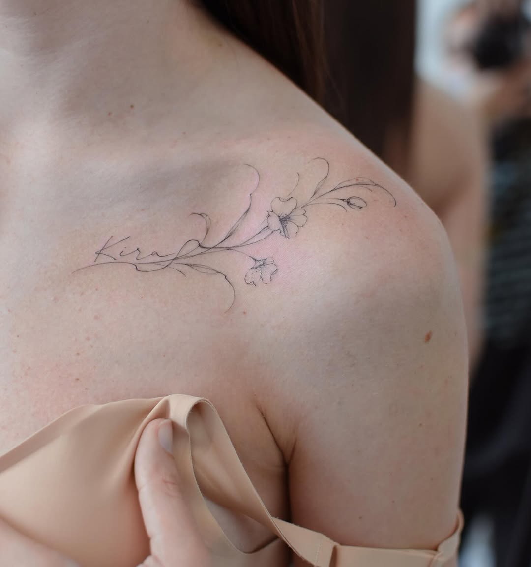 Вот так эстетично переплели имя  дочери и веточку ✨

#astanatattoo #астанатату #finelinetattoo #floraltattoo