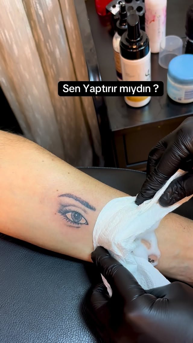 Bazı bakışlar tenine kazınır.

Randevu için bana mesaj atabilirsiniz.

İstanbul/Avcılar

#aşk #göz #bakış #tattoo #dövme