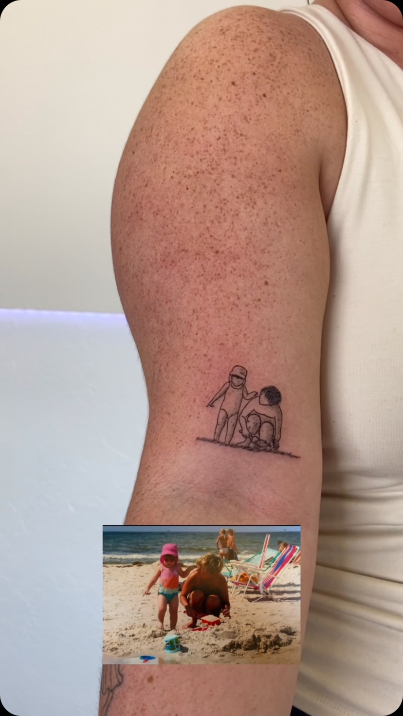 ♡ I love what I do. Seeing my client & her mom’s reaction was so rewarding after finishing this tattoo  
#tattoo #minimalisttattoo #finelinetattoo #fi