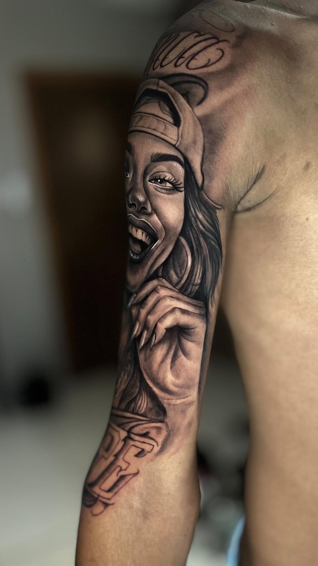 “ Nunca pare “ 
 chicano style, trabalho feito em média de  8 horas,  comenta aí o que achou desse trampo ?! ✍
.
.
.
.
.
.
.
.
.
:
#tattooblackandgrey