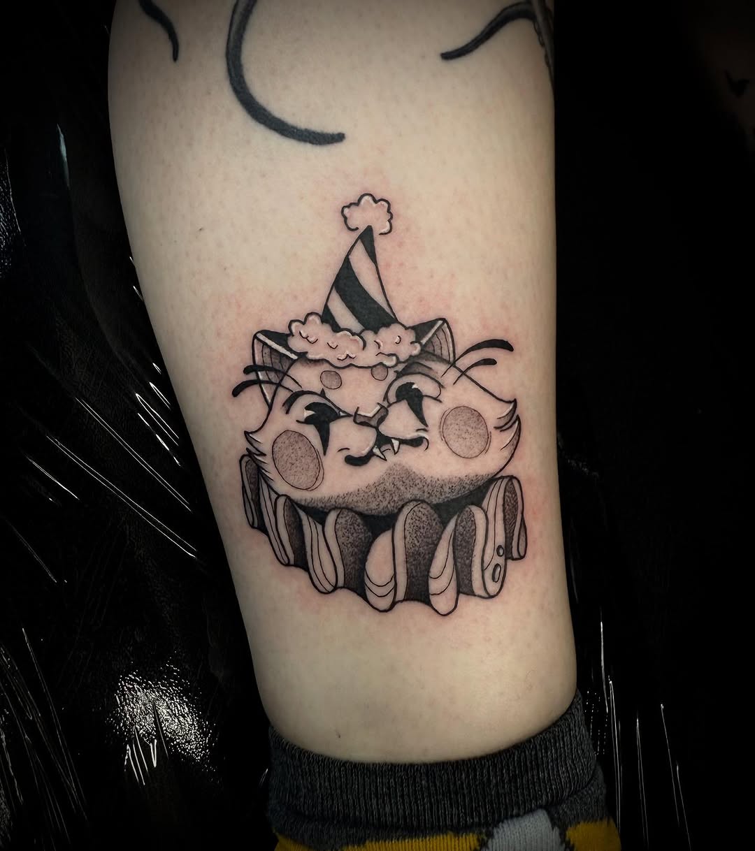 Obsessed with this spicy clown kitty for @bethany_star_ 